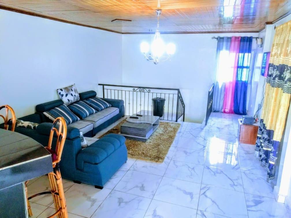 Villa Contemporaine Яунде Екстер'єр фото