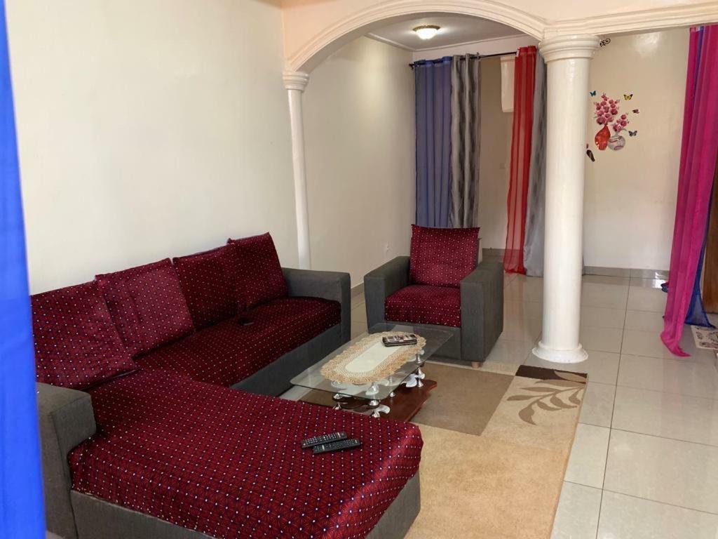 Villa Contemporaine Яунде Екстер'єр фото